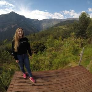 Meet your Posher, Julia